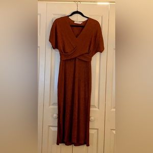 NORDSTROM PHOEBE V-NECK MIDI DRESS FLORET STUDIOS. Arabian Spice color